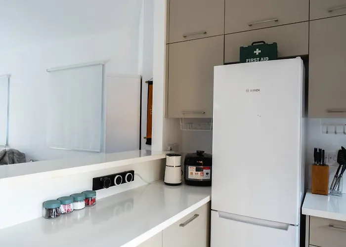 Special Launch Price! Majestic 1br Sea View & Gym * Polis