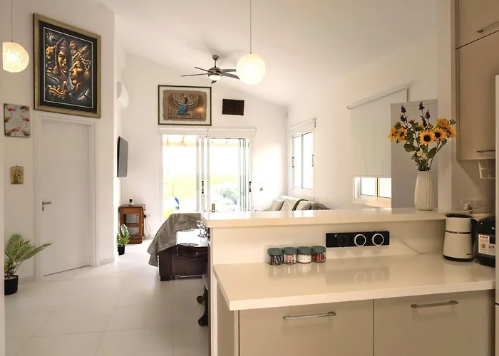 Vila Special Launch Price! Majestic 1br Sea View & Gym Polis